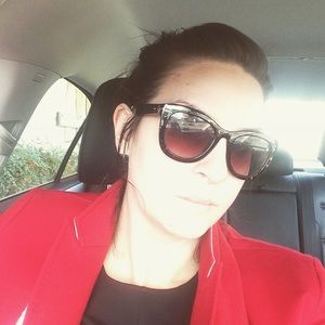 Meet your Posher, Elizabeth